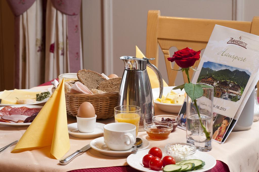 Berg-Spa & Hotel Zamangspitze Sankt Gallenkirch Ngoại thất bức ảnh